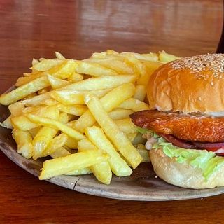 G.Chicken Burger & R. Chips