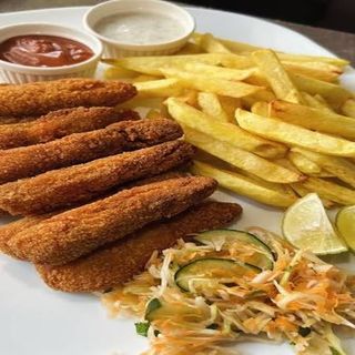 Fish Finger With Chips & Salad
