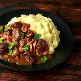 Stir fried liver served with mashed potatoes