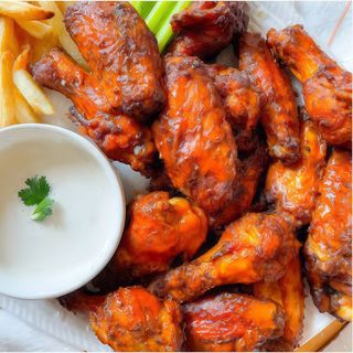 6 fried Wings + Fries + Free Drink