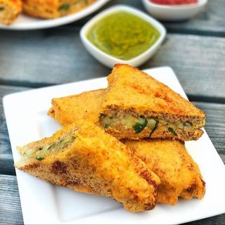 Aloo Stuffed Bread Pakoda