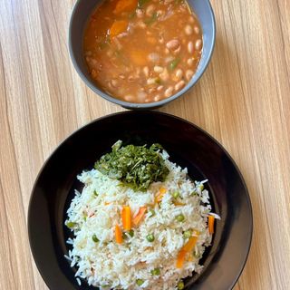 Vegetable rice with fresh beans