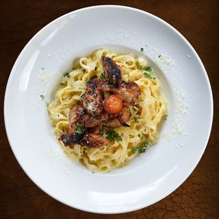 Chicken wings pasta