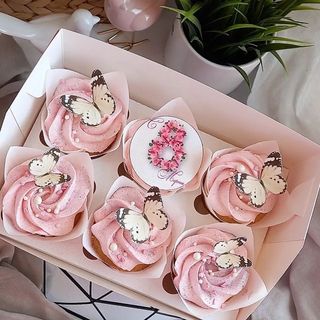 Women’s day cupcakes