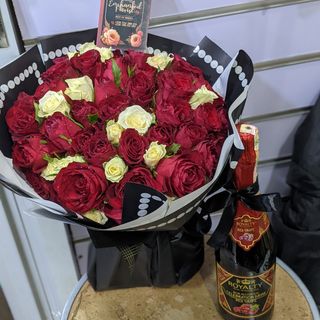 Red Bouquet With a non alcoholic drink 