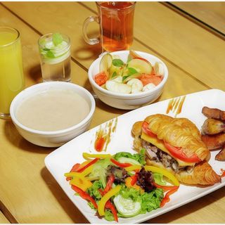 Croissant stuffed with Beef