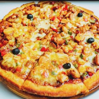 Tehila Monster pizza