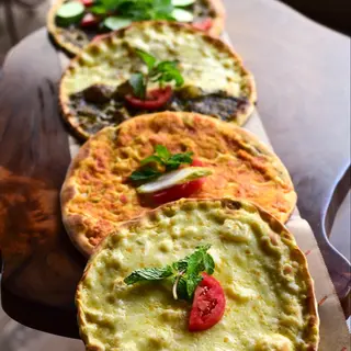 Zaatar manakish