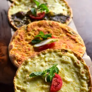 Sujuk manakish