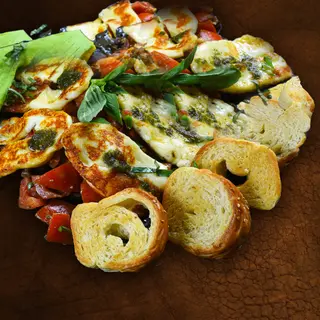 Meza haloumi caprese salad