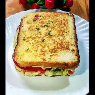Egg and tomato sandwich