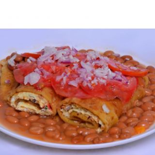 Kikomando Beans + Fresh Juice + Banana’s a side