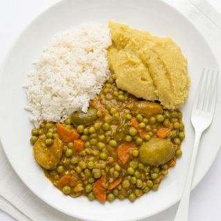 Fresh Cowpeas and Matooke with Rice