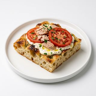 Focaccia De Atún Y Tomate