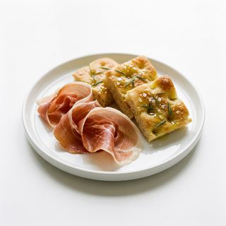 Piatto di prosciutto con focaccia x 2 persone