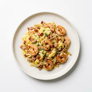 Revuelto De Bacón, Gambas Y Cebolla