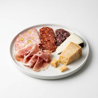 Tabla De Quesos Y Embutidos Italianos