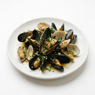 Salteado De Mejillones Y Almejas