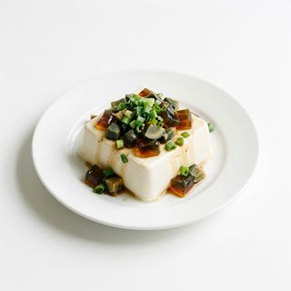 128.Tofu con uovo centenario 皮蛋豆腐