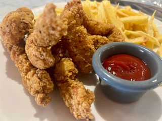 Tapa De Fingers De Pollo Con Patatas