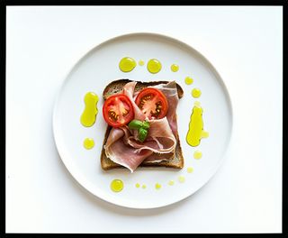 Tostada De Jamón Con Tomate Y Aceite