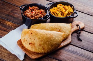 Mini Empanadillas De Carne Y Pollo (6 Uds.)