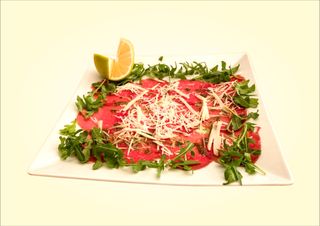 Carpaccio di filetto rucola e grana
