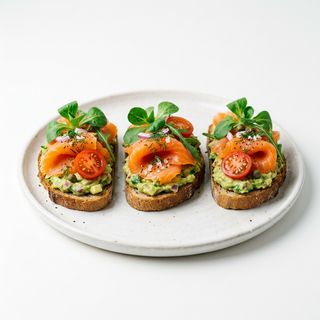 Tosta de salmón ahumado noruego