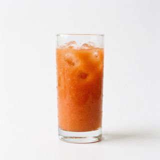 Zumo De Naranja Con Fresa Y Papaya (16 Oz.)