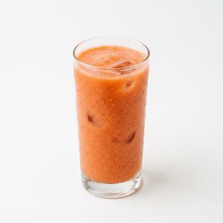 Zumo De Naranja Con Fresa Y Plátano (16 Oz.)