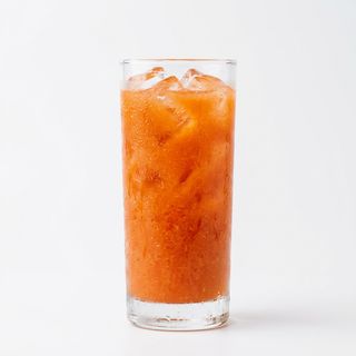 Zumo De Naranja Con Piña Y Fresa (16 Oz.)