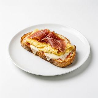 Tostada Tomate, AOVE, Tortilla Francesa, Jamón Serrano Y Queso