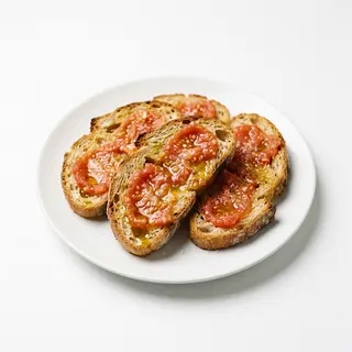 Pan De Coca Con Tomate Y Aceite De Oliva