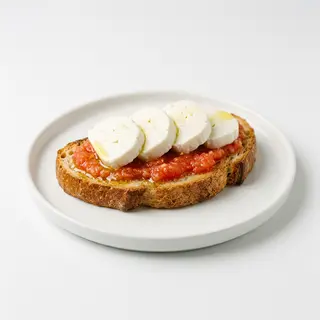 Tosta Con Aceite, Tomate Y Queso Blanco