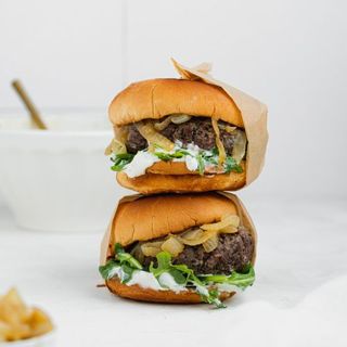 Hamburguesa Con Cebolla Caramelizada