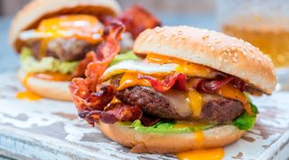 Hamburguesa Queso, Bacon Y Huevo