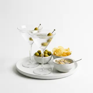Tapas Olivas, Patatas, Berberechos Y 2 Martinis