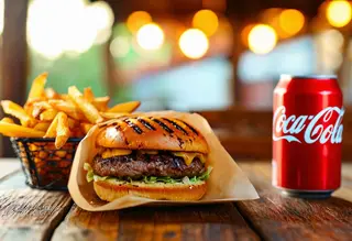Hamburguesa + Patatas + Bebida