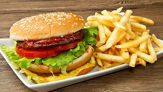 Hamburguesa de pollo Con Patatas Fritas中式汉堡