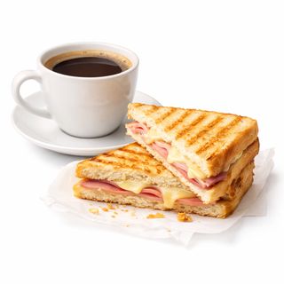 Café (30 Ml.) Y Sándwich Mixto Normal