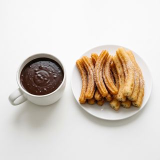 Chocolate (1 Lt.) + Churros (12 Uds.) + Porras (8 Uds.)