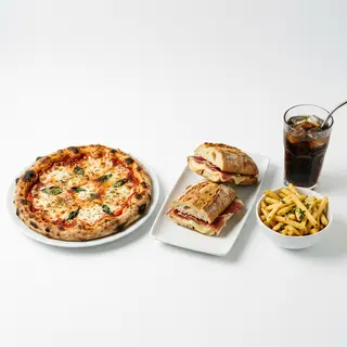 Pizza Mediana + Camperos o Hamburguesas + Patatas + Coca-Cola (2 lt.)