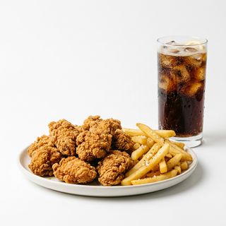 Piezas De Pollo Fritos Con Patatas (12 uds.)
