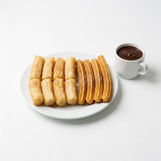 Chocolate (500 Ml.) + Churros (4 Uds.) + Porras (8 Uds.)