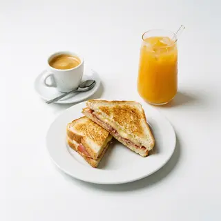 Café Solo + Sándwich Mixto + Zumo De Melocotón