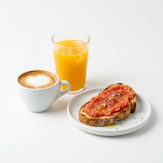 Café + Zumo De Naranja + Tostada Con Tomate Natural