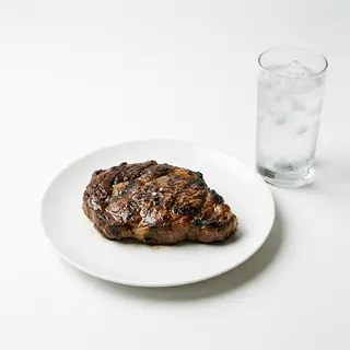 Filete De Ternera Y Bebida