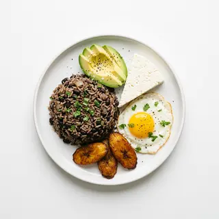 Nuestro Super Desayuno Latino