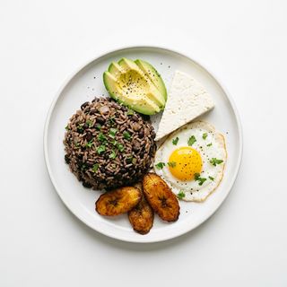 Nuestro Super Desayuno Latino