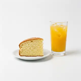 Torta e succo a scelta